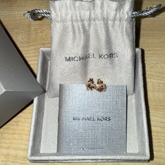 ✨ピアス✨‼️マイケルコース‼️新品未使用‼️の画像