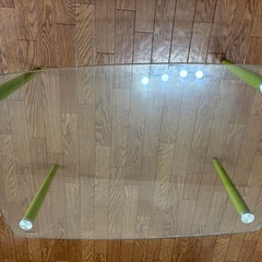 ガラステーブルの画像