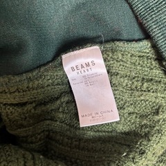 BEAMS 緑ニットの画像
