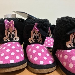【ベビードール新品ムートンブーツ　ディズニー　ミニー　ドナルド　ピクサーの画像