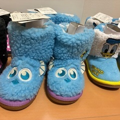 【ベビードール新品ムートンブーツ　ディズニー　ミニー　ドナルド　ピクサーの画像