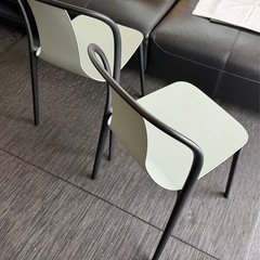 【14日引取限定】カッシーナ取扱　ヴィトラ　ベルヴィルチェア　二脚セット　スタッキング＆屋外使用可　オフィス、カフェ、ダイニング、テラス、バルコニーに　定価総額114,400円の画像