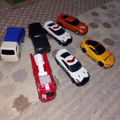 働く車🎵音の鳴るブーブートイコーパトカー、救急車、ダンプカー、西松屋ブロック格安セット❗おまけにジャンクミニカー付き特価です✨の画像