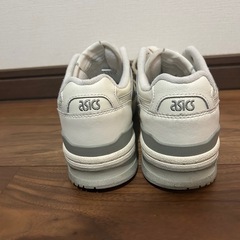asics スニーカー24.5cmの画像