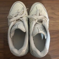 asics スニーカー24.5cmの画像