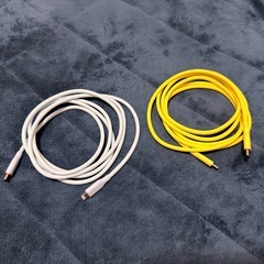 iPhoneケースやLightningケーブル色々の画像