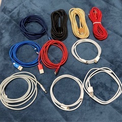 iPhoneケースやLightningケーブル色々の画像