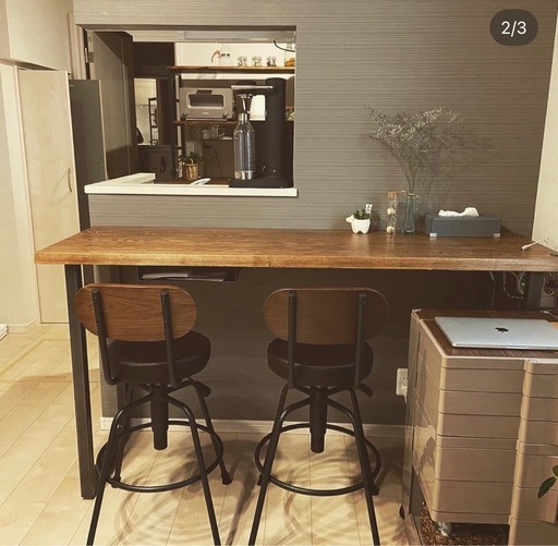 カウンターテーブルとイス