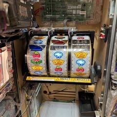 パチスロAKB48 神7チームサプライズ 初代　スロットマシン　本体　実機　家庭用の画像