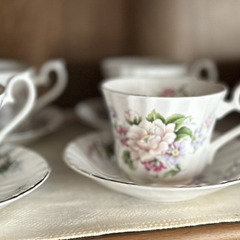 海外アンティーク食器、絵画、画材、額縁など、屋外プランター（ほかに世界から集めた家具も多数）の画像