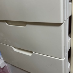 プラスティック衣類タンスの画像