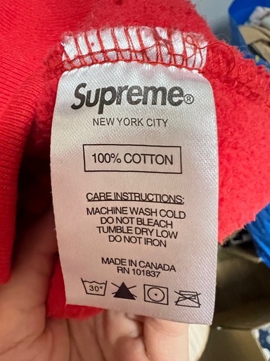 supremeパーカー