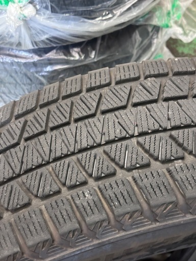 スタッドレスタイヤ　235 65R18