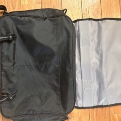 adidas リュック　黒
の画像
