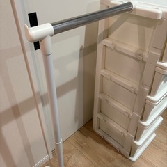 (お譲り先決まりました)着脱可ハンガー掛け付きチェストの画像