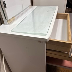 受付停止　白い可愛いドレッサーの画像