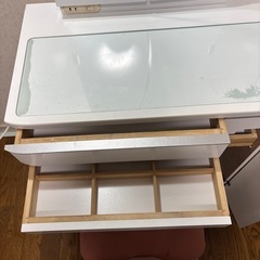 受付停止　白い可愛いドレッサーの画像