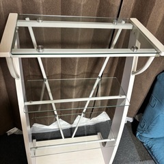 ガラス棚付きラック／シェルフ（ホワイト）の画像