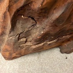 12/25まで店頭商品一部を除き半額クリスマスSALE!!開催中 　サ2512-101 鷹の置物 木製 W940 キズ汚れ有りの画像