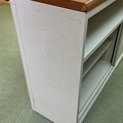 事務用の受付カウンターの画像