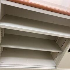 事務用の受付カウンターの画像