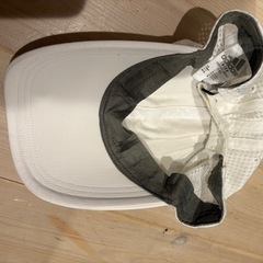 adidas ランニングキャップの画像