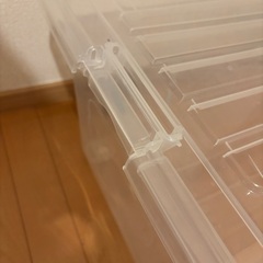 衣装ケース　取手/キャスター一部無し　ヒビ割れありの画像