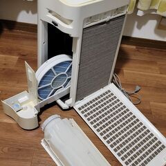 シャープ 加湿空気清浄機 プラズマクラスター KC-F40-W 2016年製の画像