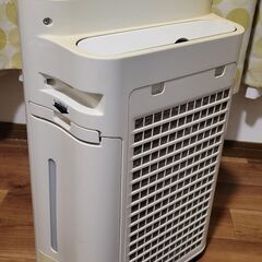 シャープ 加湿空気清浄機 プラズマクラスター KC-F40-W 2016年製の画像