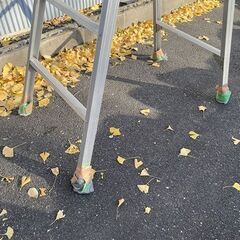 12月16日まで！　中古　脚立　　高さ約146cm　脚部分のゴムがないのでジャンクとします。の画像