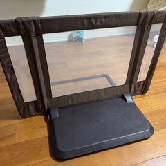 日本育児のベビーゲート「おくだけとおせんぼ」（ブラウン）
の画像