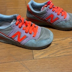 ニューバランス　キッズ　子供　19cm　グレー×ピンクの画像