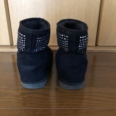 ラインストーン付きムートンブーツの画像