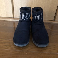 ラインストーン付きムートンブーツの画像