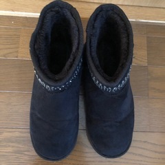 ラインストーン付きムートンブーツの画像