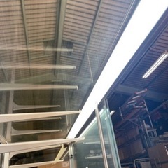 大型ガラスケース　蛍光灯照明付き　棚板　扉　鍵付きの画像