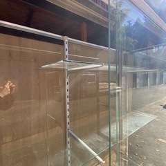 大型ガラスケース　蛍光灯照明付き　棚板　扉　鍵付きの画像