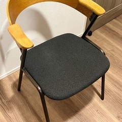 2脚セット！木製アームチェア ダイニングチェア ナチュラル×ブラック（ファブリック座面）の画像