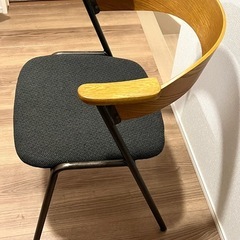 2脚セット！木製アームチェア ダイニングチェア ナチュラル×ブラック（ファブリック座面）の画像