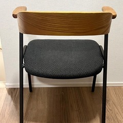 2脚セット！木製アームチェア ダイニングチェア ナチュラル×ブラック（ファブリック座面）の画像