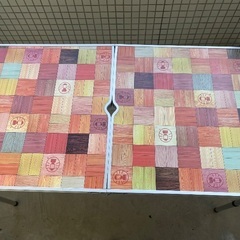 コールマンバーベキューコンロ、アウトドアテーブルの画像