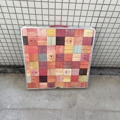 コールマンバーベキューコンロ、アウトドアテーブルの画像