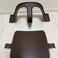 ストッケ（STOKKE） トリップトラップ用のトレイとハーネスのセットの画像