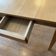 ダイニングテーブルの画像