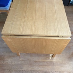 ダイニングテーブルの画像