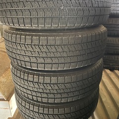 スタッドレスタイヤ 4 本セット 165/65R14  4穴 PCD100タンクルーミートールなどの画像