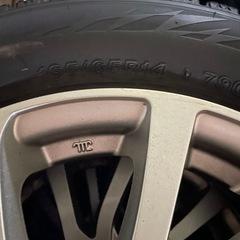 スタッドレスタイヤ 4 本セット 165/65R14  4穴 PCD100タンクルーミートールなどの画像