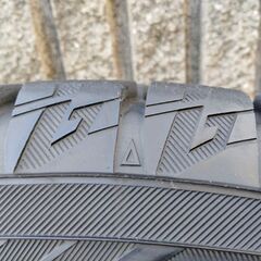 バリ溝 走行わずか 横浜タイヤ スタッドレスタイヤ＋ホイール付 ４本セットの画像