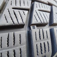 バリ溝 走行わずか 横浜タイヤ スタッドレスタイヤ＋ホイール付 ４本セットの画像