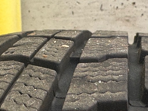 スタッドレス4本セット　ホンダフリード　純正ホイール5穴　185/65R15 